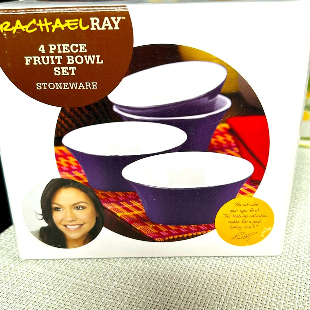 NIB Rachel Ray fruit bowl set of four